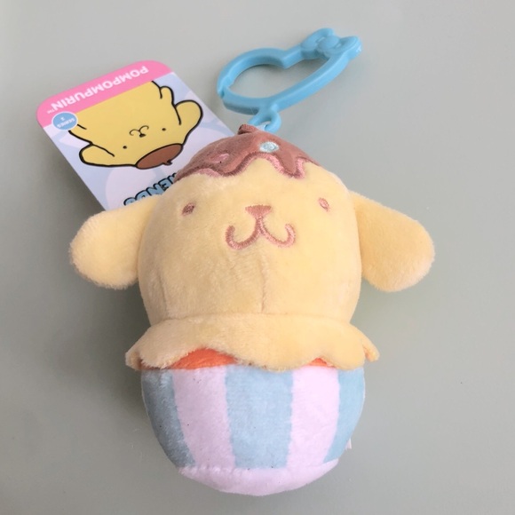NWT Hello Kitty and Friends Series 3 Jazwares PomPomPurin Cupcake Plush Keychain - Picture 1 of 7